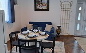 Weisz Apartment-City Center-Free Private Parking,Wifi,Ac