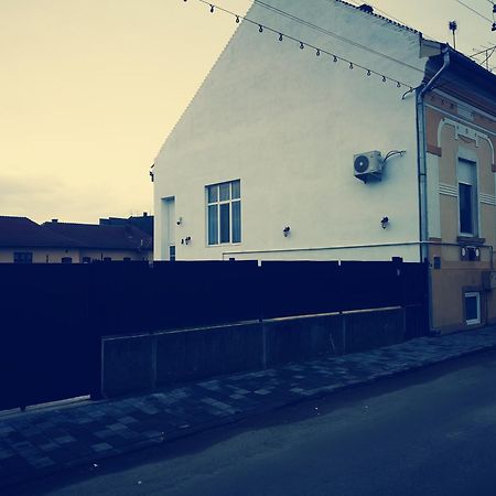 Weisz Apartment-City Center-Free Private Parking,Wifi,Ac Carei Exterior foto