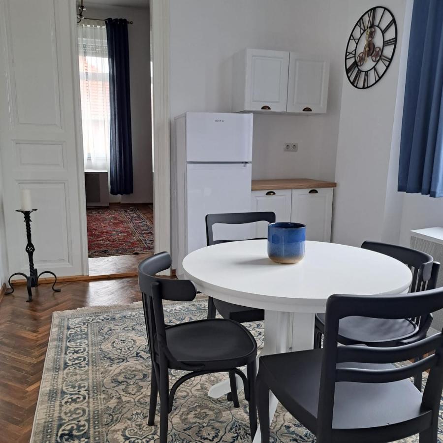 Weisz Apartment-City Center-Free Private Parking,Wifi,Ac Carei Exterior foto