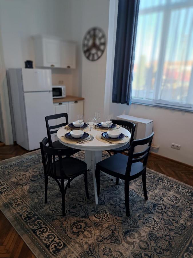 Weisz Apartment-City Center-Free Private Parking,Wifi,Ac Carei Exterior foto