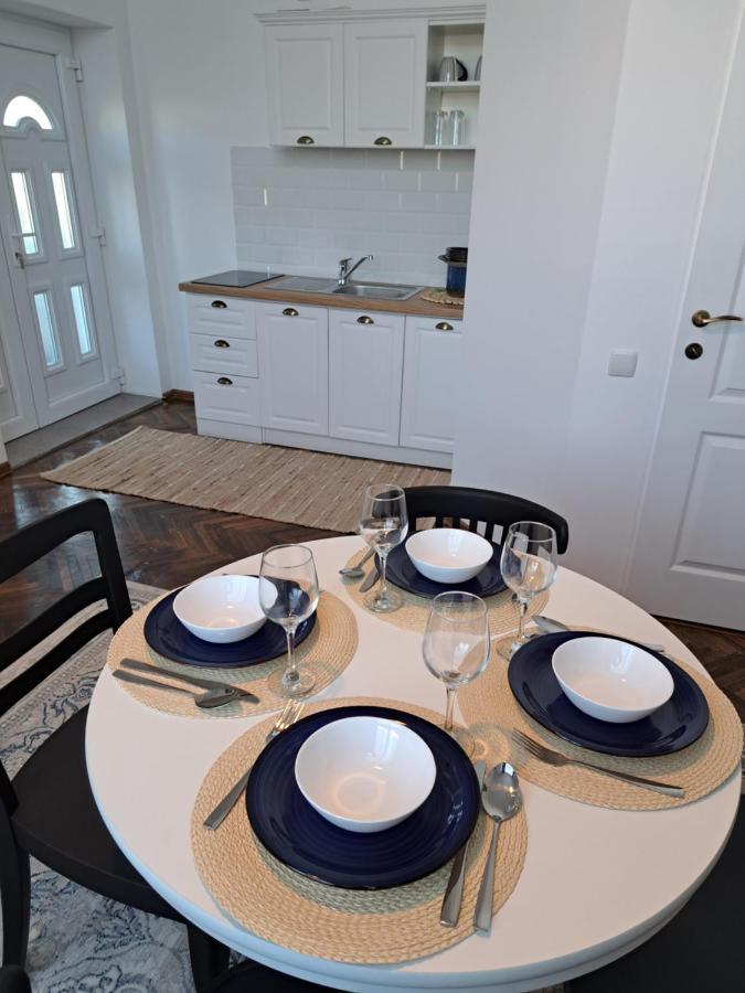 Weisz Apartment-City Center-Free Private Parking,Wifi,Ac Carei Exterior foto