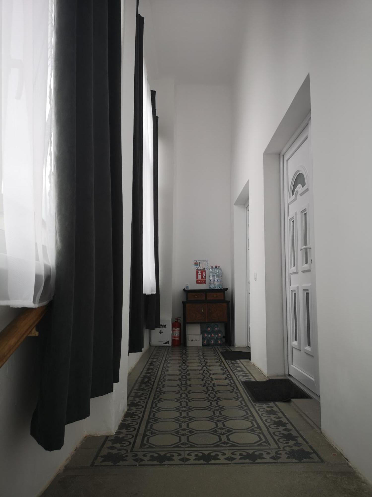 Weisz Apartment-City Center-Free Private Parking,Wifi,Ac Carei Exterior foto